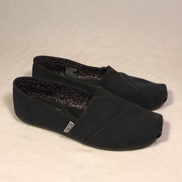 sketchers black flats